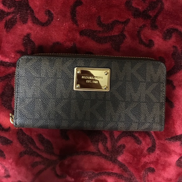 Michael Kors Handbags - Michael Kors Wallet